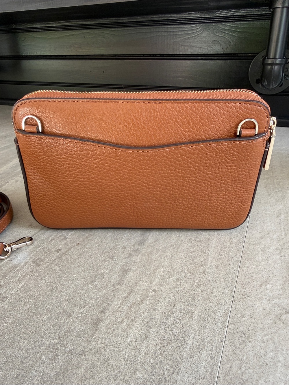 kate spade tan pebbled leather crossbody with gold hardware - Picture 3 of 8